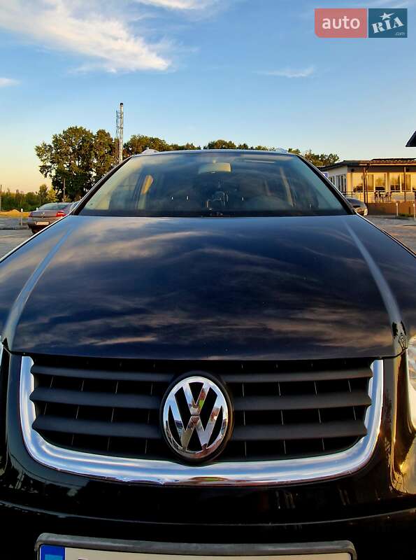 Минивэн Volkswagen Touran 2006 в Звягеле