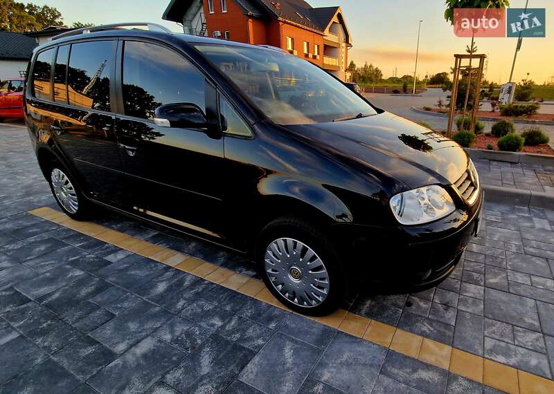 Минивэн Volkswagen Touran 2006 в Звягеле