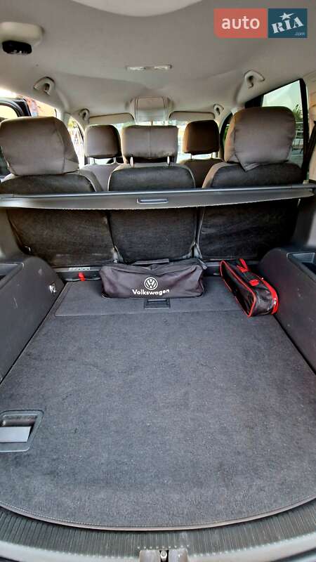 Минивэн Volkswagen Touran 2006 в Звягеле