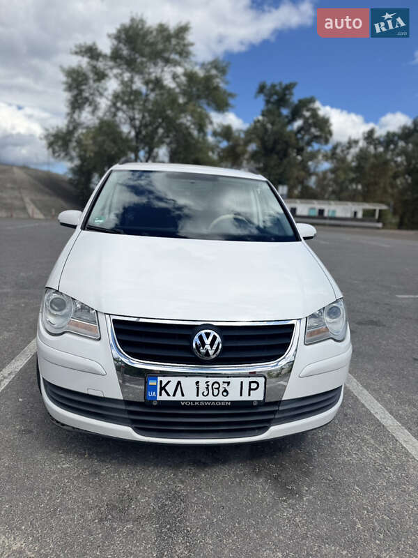 Минивэн Volkswagen Touran 2008 в Киеве