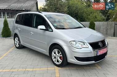 Минивэн Volkswagen Touran 2008 в Нововолынске