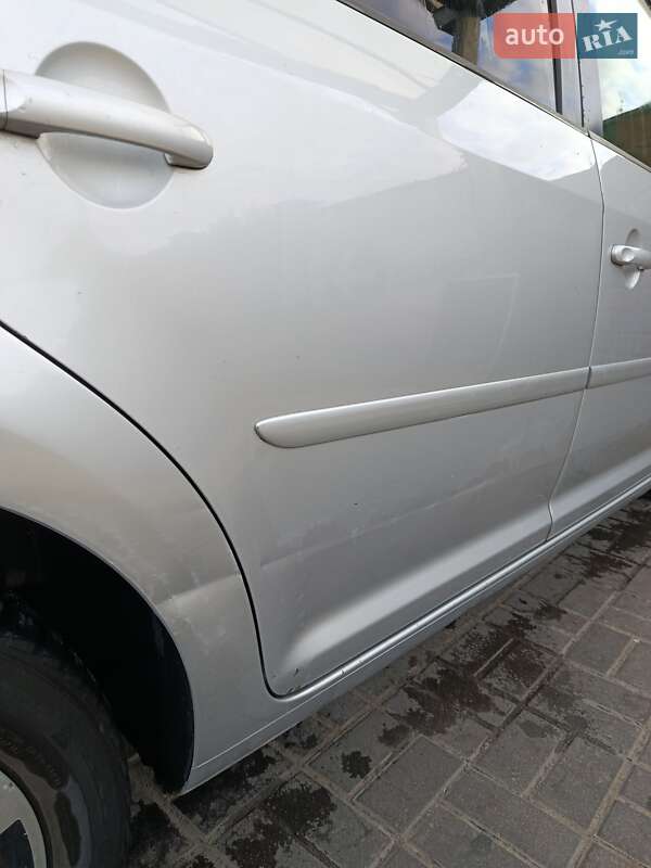 Минивэн Volkswagen Touran 2013 в Ровно