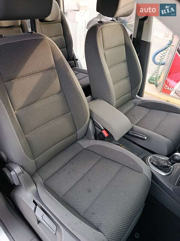 Минивэн Volkswagen Touran 2013 в Ровно