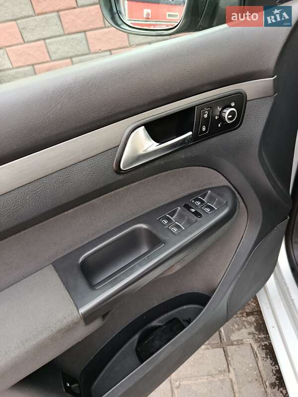 Минивэн Volkswagen Touran 2013 в Ровно