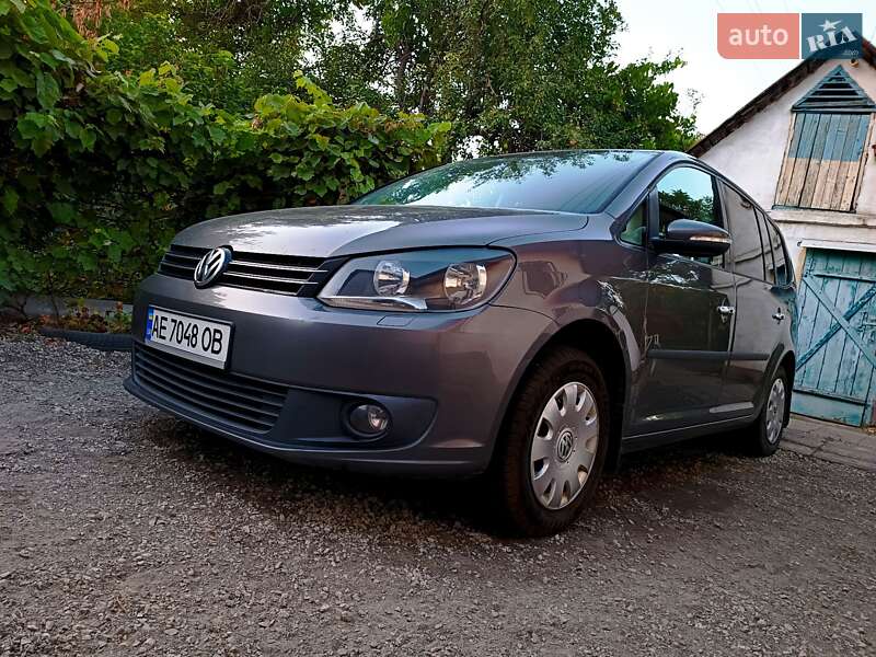 Минивэн Volkswagen Touran 2010 в Бершади