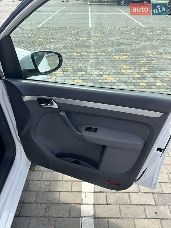 Минивэн Volkswagen Touran 2013 в Луцке