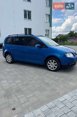 Минивэн Volkswagen Touran 2003 в Вараше