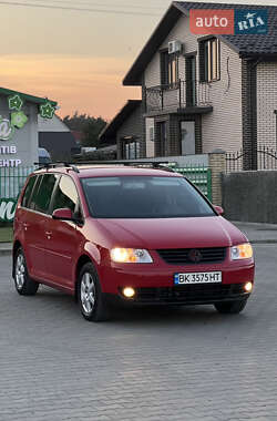 Минивэн Volkswagen Touran 2006 в Вараше