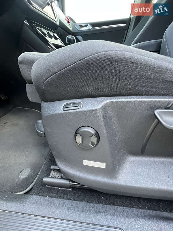 Микровэн Volkswagen Touran 2017 в Ужгороде фото 10 Микровэн Volkswagen Touran 2017 в Ужгороде