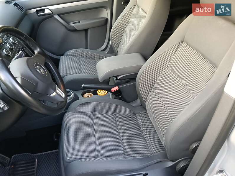 Минивэн Volkswagen Touran 2014 в Житомире