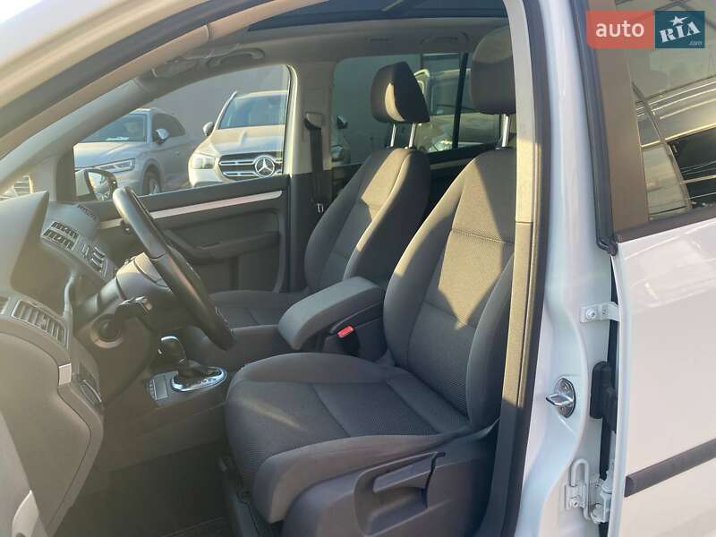 Мінівен Volkswagen Touran 2015 в Львові фото 17 Мінівен Volkswagen Touran 2015 в Львові