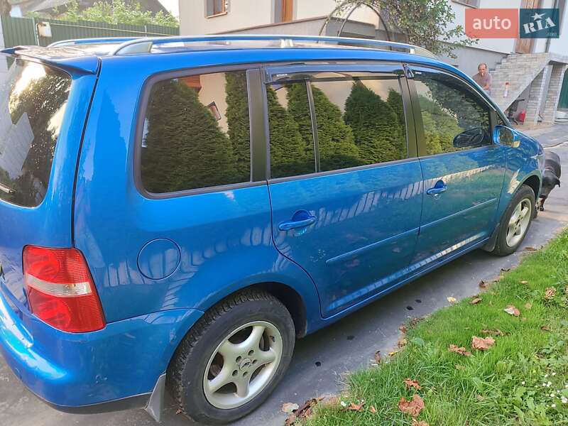 Минивэн Volkswagen Touran 2004 в Львове