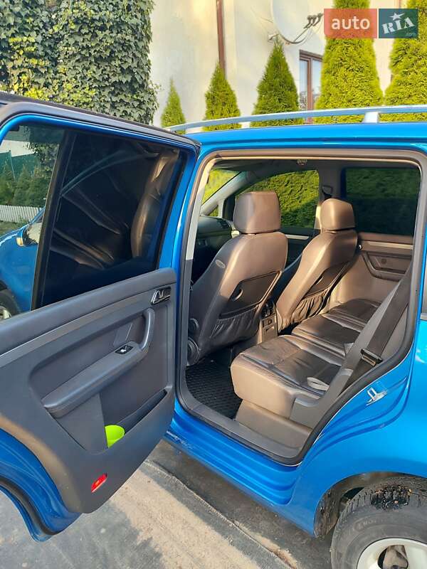 Минивэн Volkswagen Touran 2004 в Львове