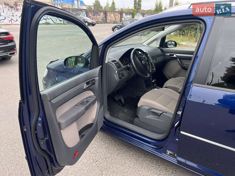 Минивэн Volkswagen Touran 2008 в Луцке