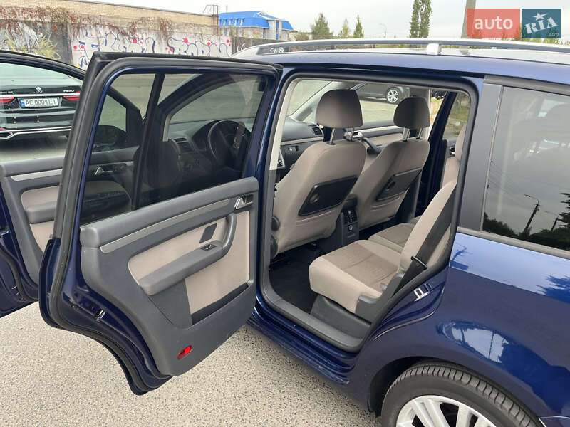 Минивэн Volkswagen Touran 2008 в Луцке