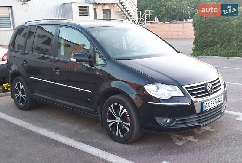 Мінівен Volkswagen Touran 2008 в Харкові