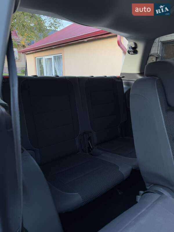 Минивэн Volkswagen Touran 2012 в Вараше