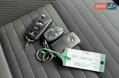 Минивэн Volkswagen Touran 2015 в 