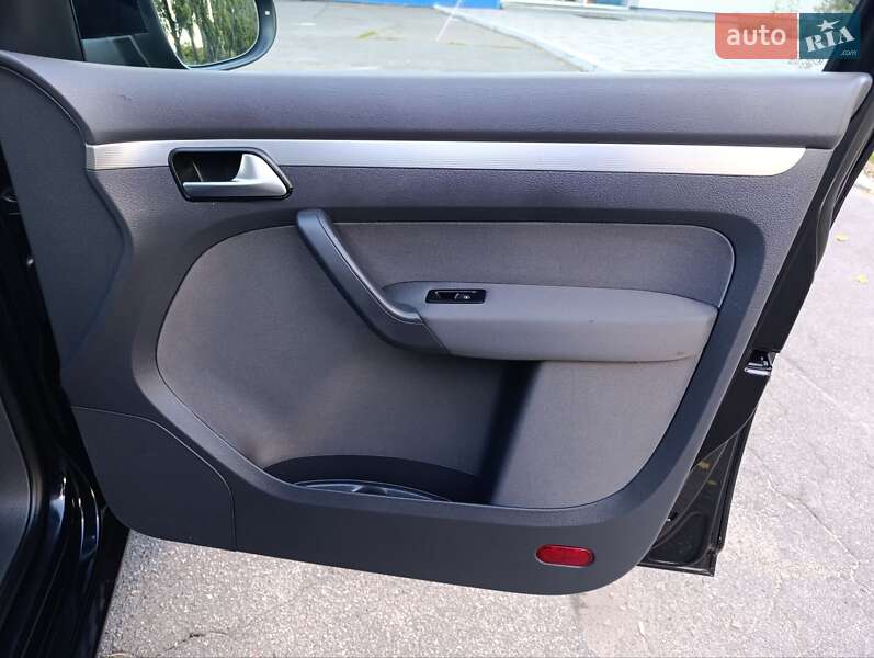 Минивэн Volkswagen Touran 2012 в Киеве фото 28 Минивэн Volkswagen Touran 2012 в Киеве