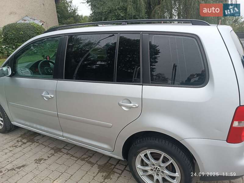 Мінівен Volkswagen Touran 2003 в Чернівцях