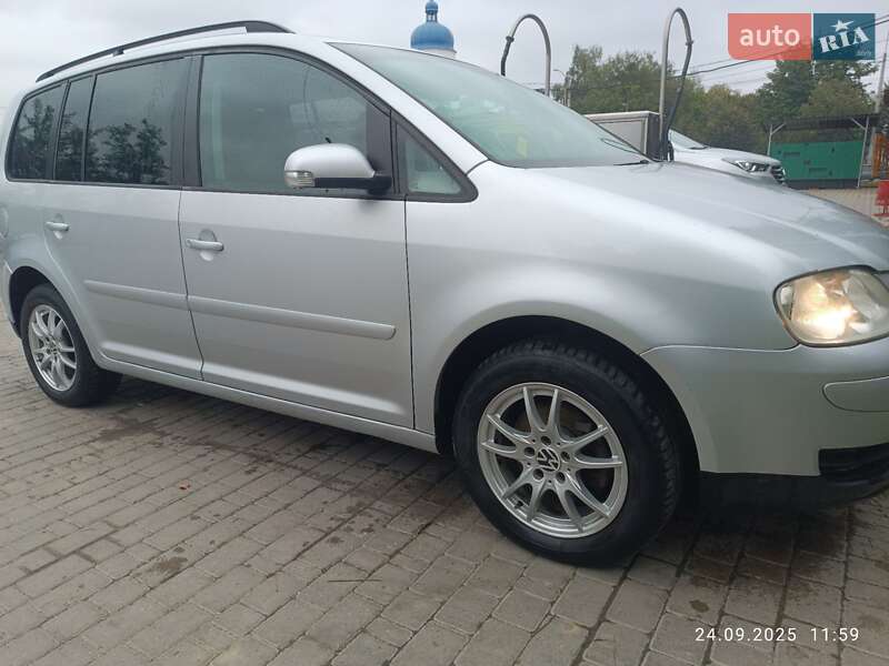 Мінівен Volkswagen Touran 2003 в Чернівцях