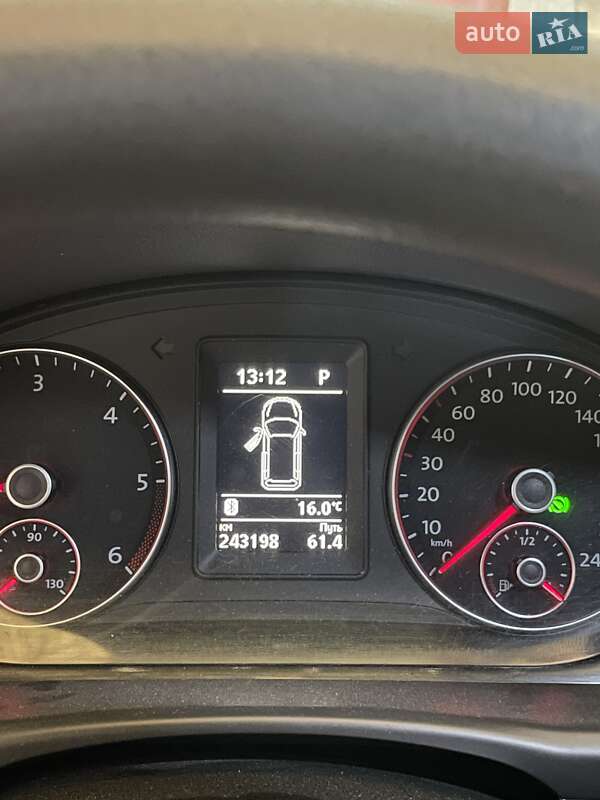 Минивэн Volkswagen Touran 2013 в Староконстантинове