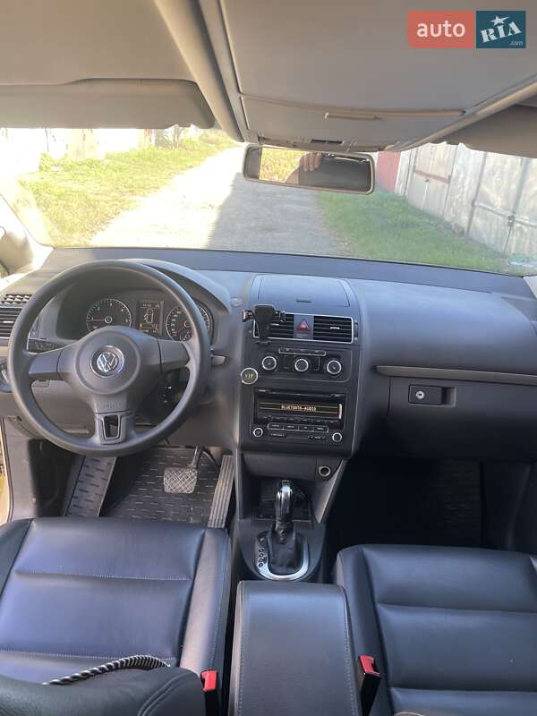 Минивэн Volkswagen Touran 2013 в Староконстантинове