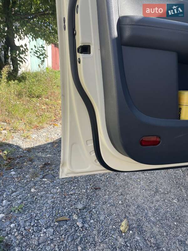 Минивэн Volkswagen Touran 2013 в Староконстантинове