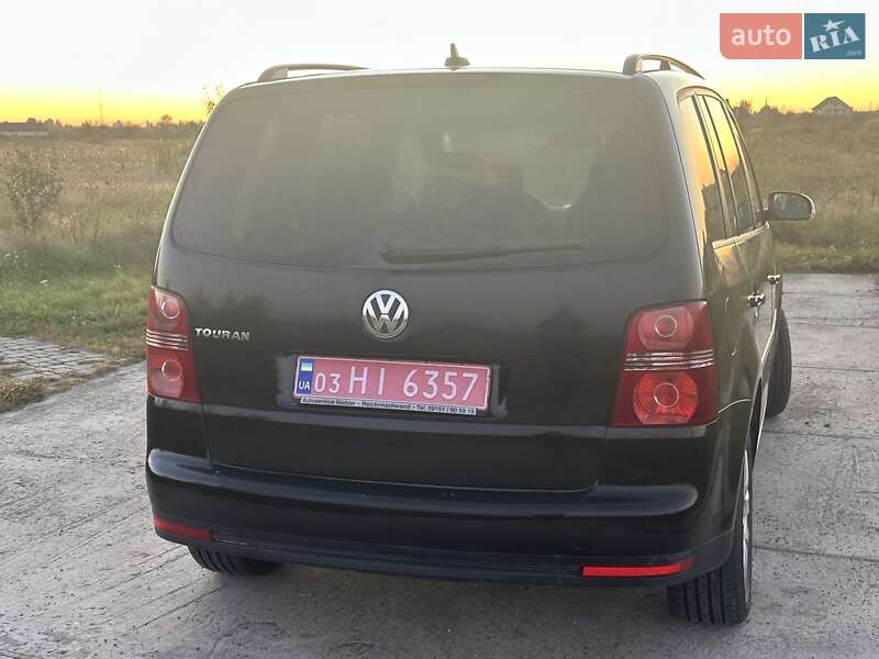 Минивэн Volkswagen Touran 2008 в Сарнах