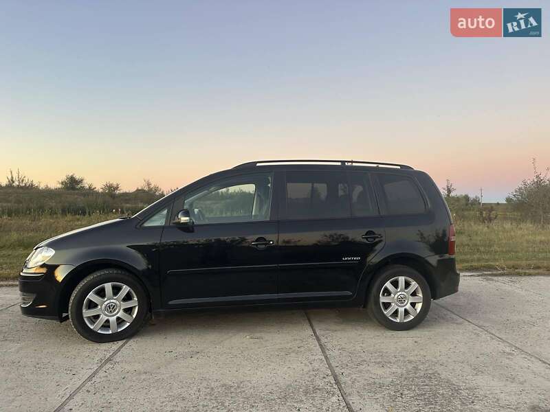 Минивэн Volkswagen Touran 2008 в Сарнах