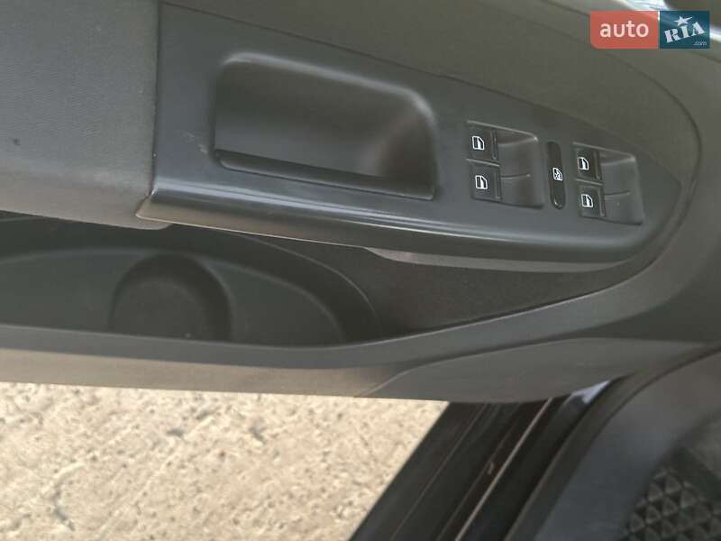 Минивэн Volkswagen Touran 2008 в Сарнах