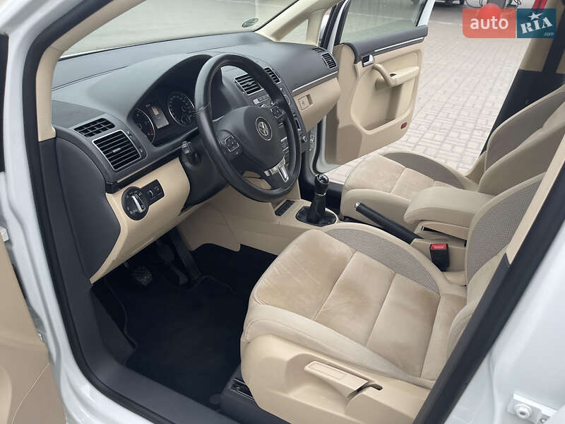 Минивэн Volkswagen Touran 2015 в Житомире
