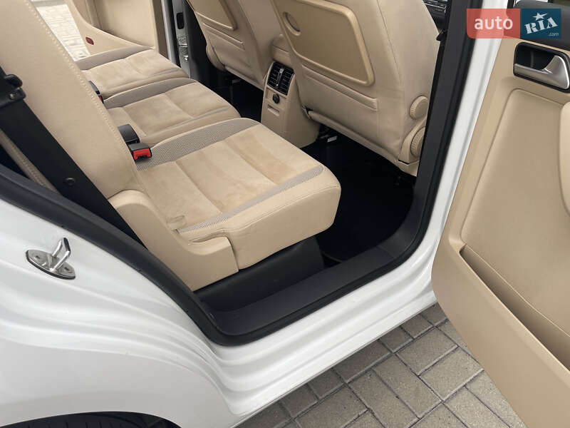 Минивэн Volkswagen Touran 2015 в Житомире