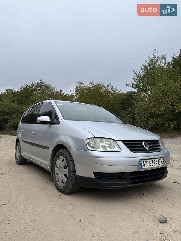 Мінівен Volkswagen Touran 2004 в Чернівцях