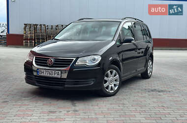 Минивэн Volkswagen Touran 2007 в Городке