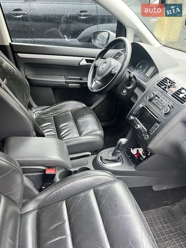 Минивэн Volkswagen Touran 2011 в Верховине