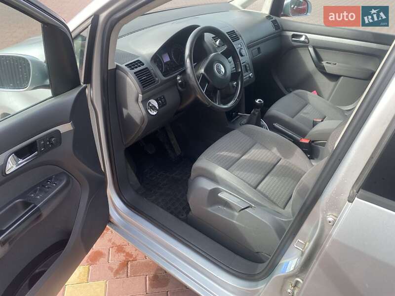 Минивэн Volkswagen Touran 2005 в Сарнах