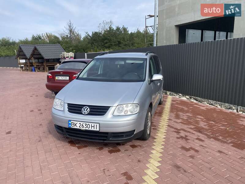 Минивэн Volkswagen Touran 2005 в Сарнах