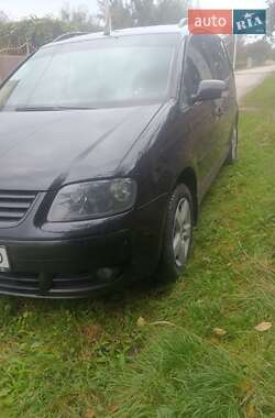Минивэн Volkswagen Touran 2004 в Млинове