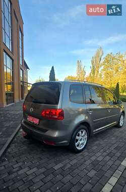 Минивэн Volkswagen Touran 2010 в Виноградове
