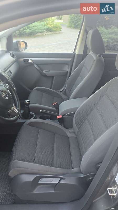 Мінівен Volkswagen Touran 2010 в Виноградові