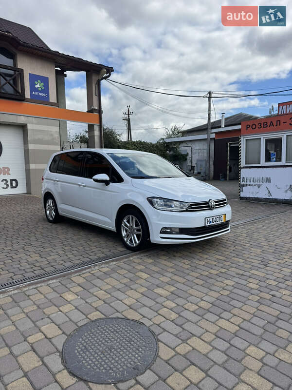 Микровэн Volkswagen Touran 2016 в Сваляве