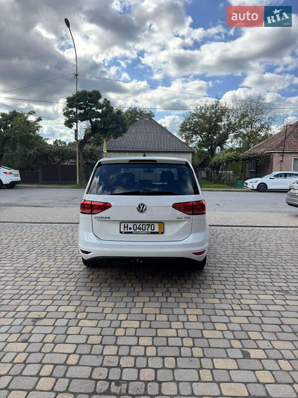 Микровэн Volkswagen Touran 2016 в Сваляве