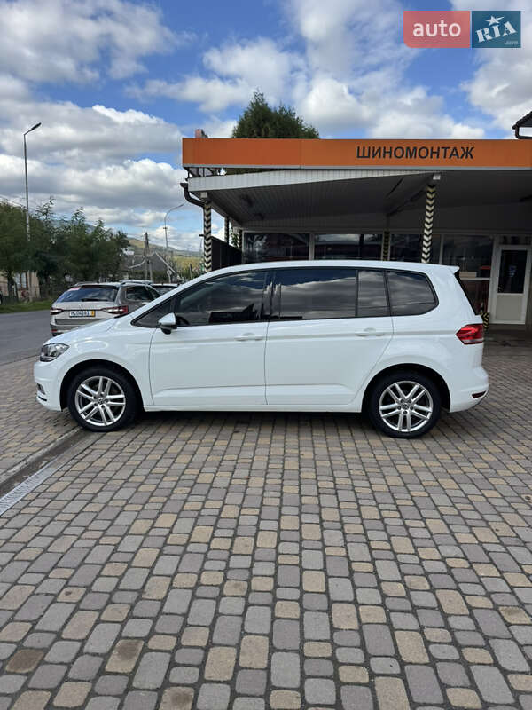 Микровэн Volkswagen Touran 2016 в Сваляве