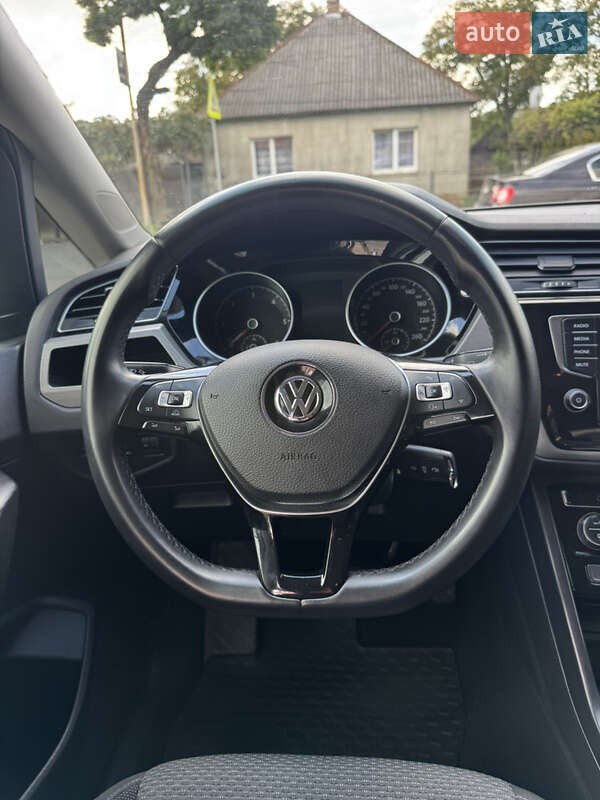 Микровэн Volkswagen Touran 2016 в Сваляве