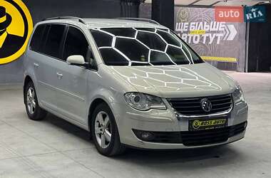 Мінівен Volkswagen Touran 2008 в Чернівцях