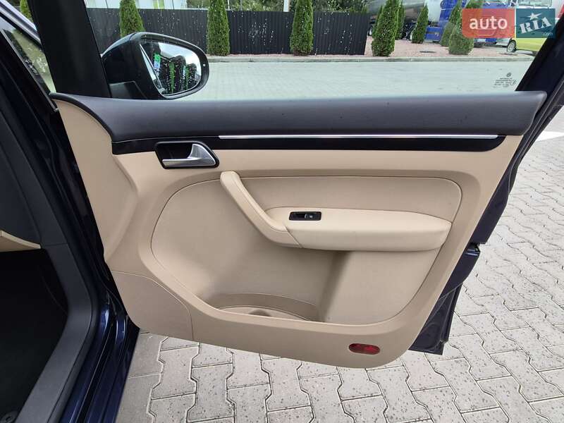 Мінівен Volkswagen Touran 2014 в Одесі