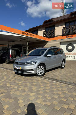 Мікровен Volkswagen Touran 2017 в Сваляві