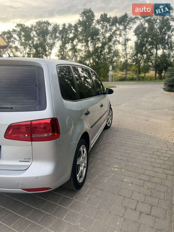 Минивэн Volkswagen Touran 2011 в Самборе