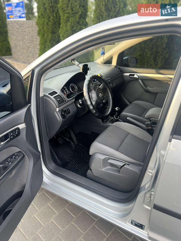 Минивэн Volkswagen Touran 2011 в Самборе